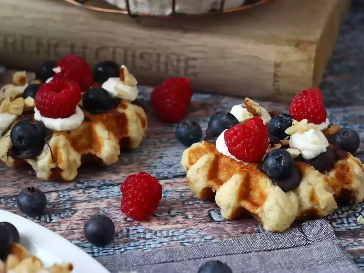 Waffle con frutta, cioccolato e crema al mascarpone - foto 3