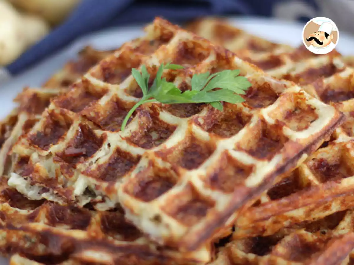 Waffle di patate con bacon e formaggio