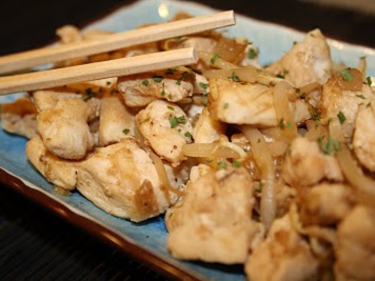 Wok di pollo alla soia