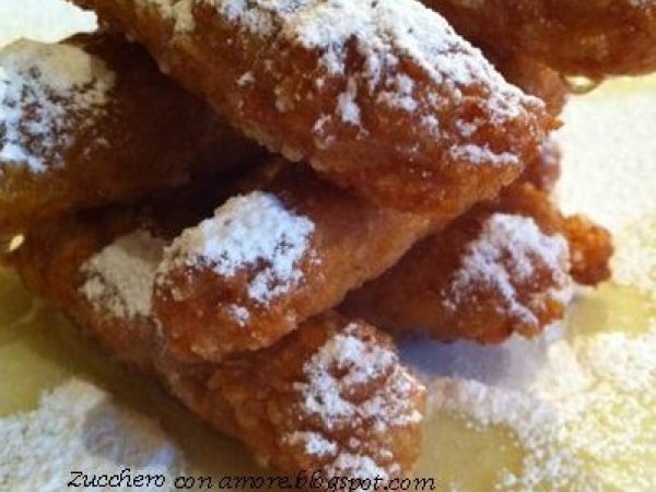 Zeppole di riso con miele