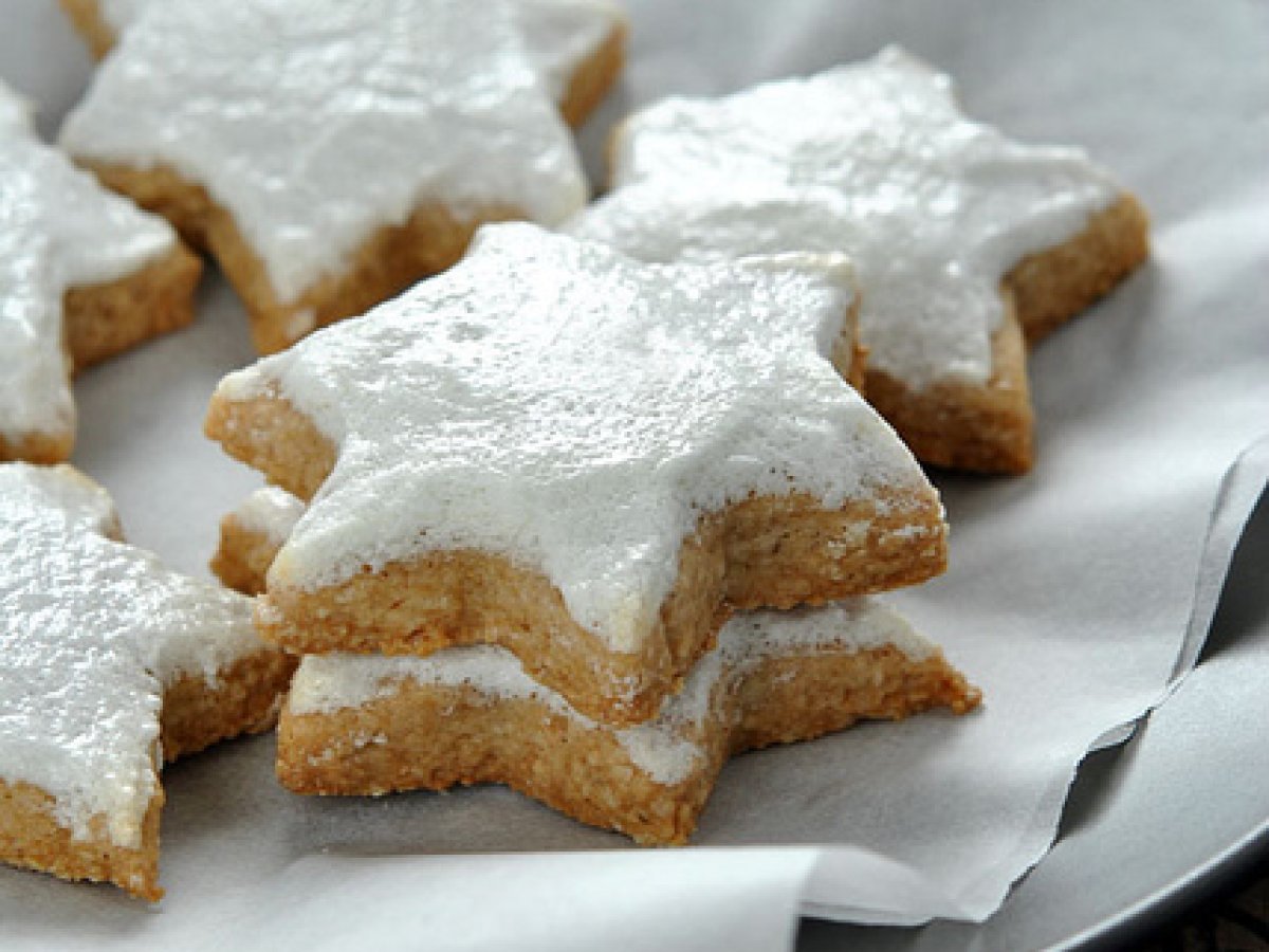 Biscotti Di Natale Zimtsterne.Zimtsterne Ricetta Petitchef