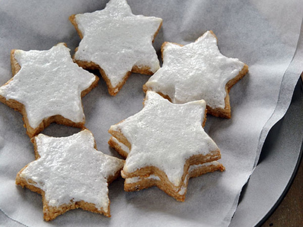 Biscotti Di Natale Zimtsterne.Zimtsterne Ricetta Petitchef