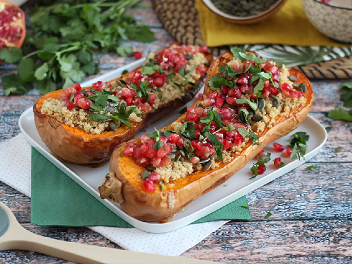 Zucca ripiena con insalata di quinoa e melograno - Ricetta vegana