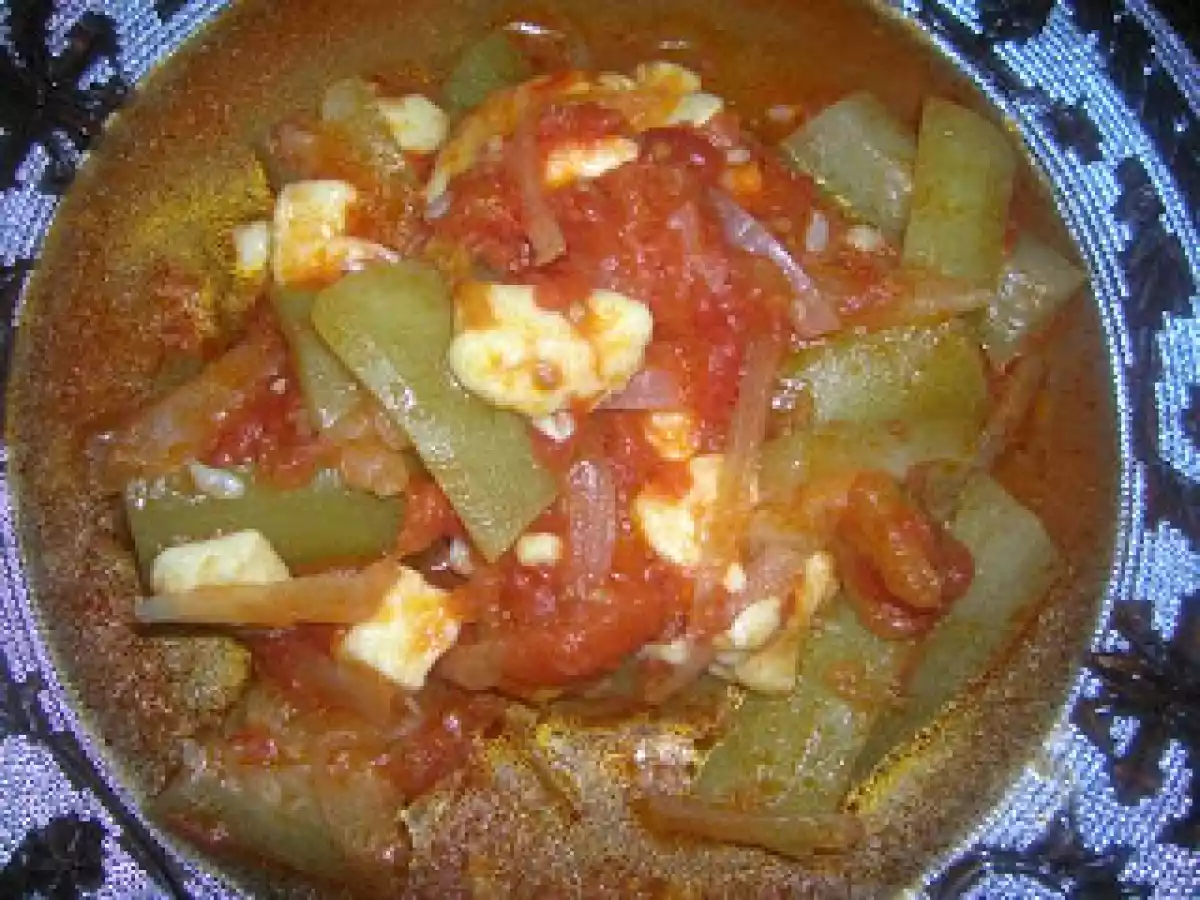 ZUCCHINA LUNGA CON POMODORO E FORMAGGIO