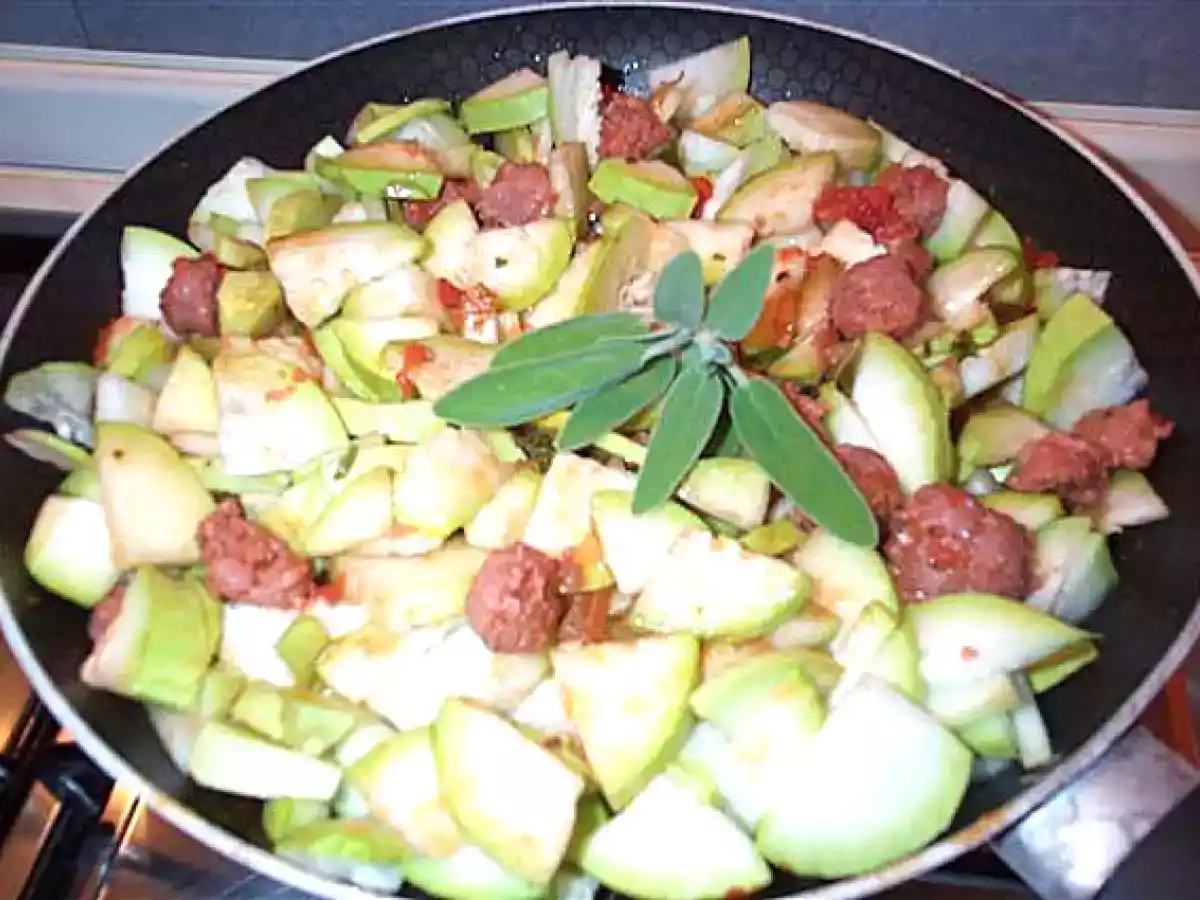 ZUCCHINE E SALSICCIA