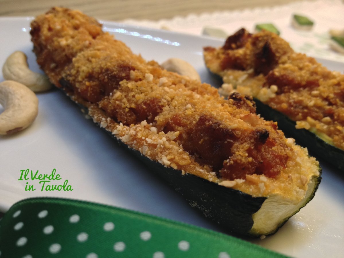 Zucchine ripiene vegane con ragù di soia