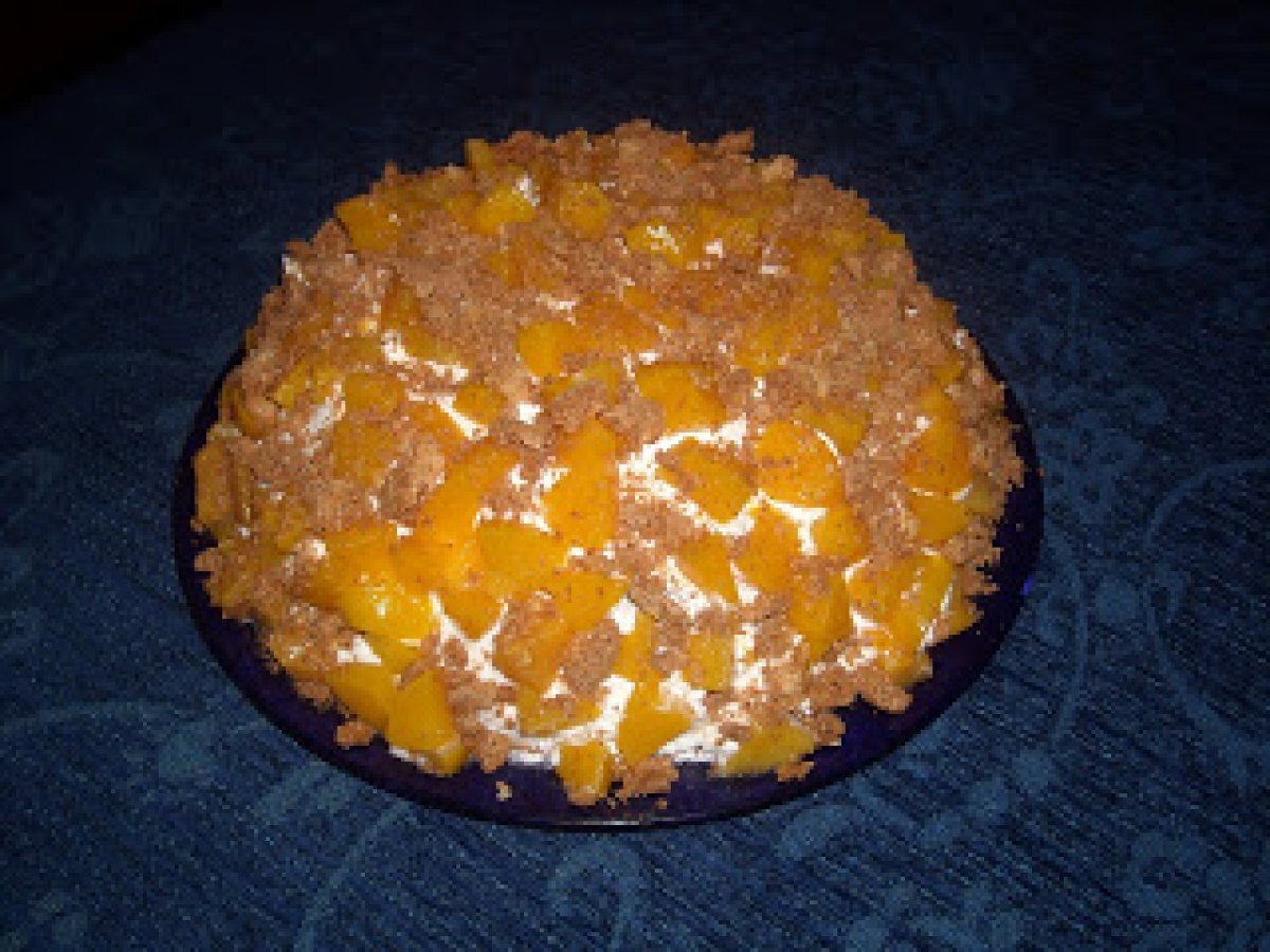ZUCCOTTO DI PANETTONE CON CREMA, FRUTTA E AMARETTI