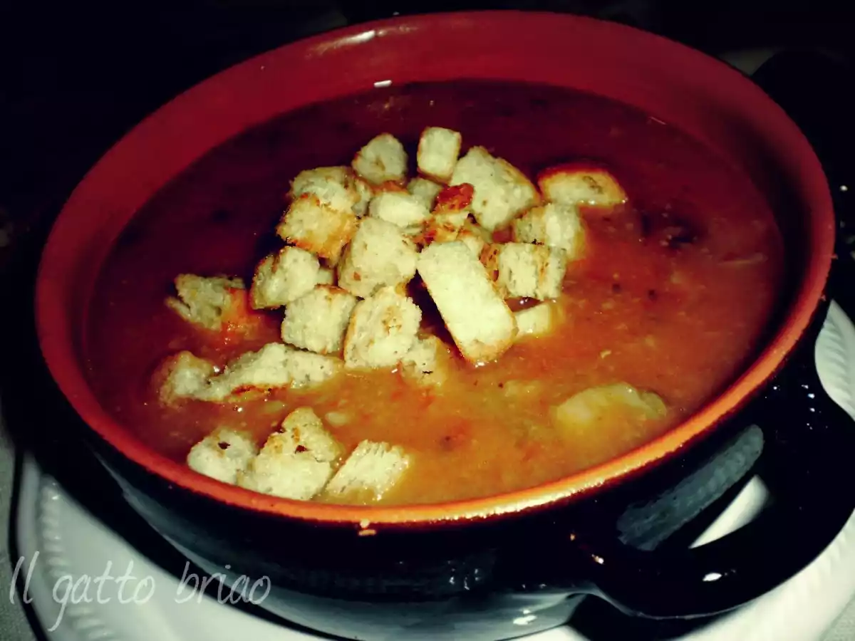 Zuppa ceci e funghi con crostini di pane
