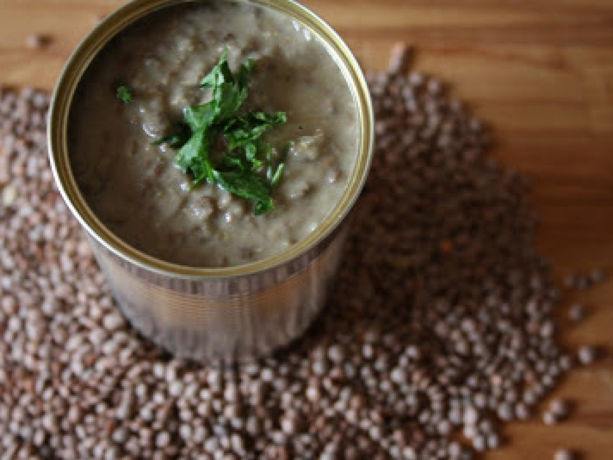 Zuppa cremosa di lenticchie al coriandolo