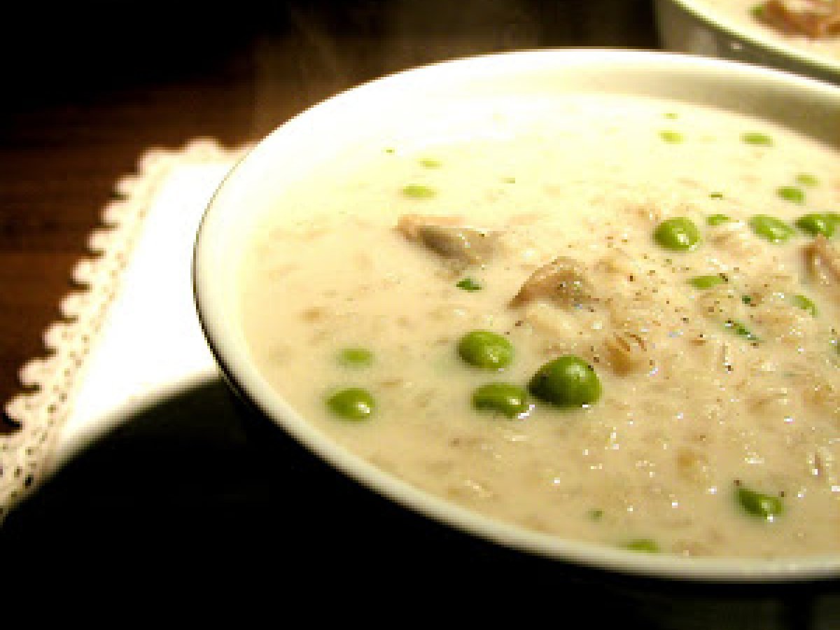 Zuppa d'orzo, piselli e funghi al latte