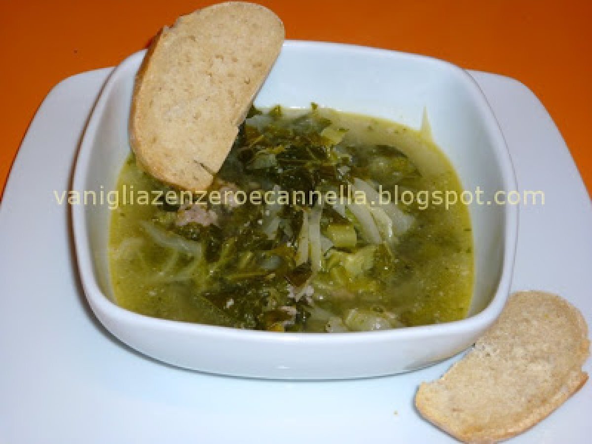 Zuppa di cavolo nero e salsiccia di Soup and Go