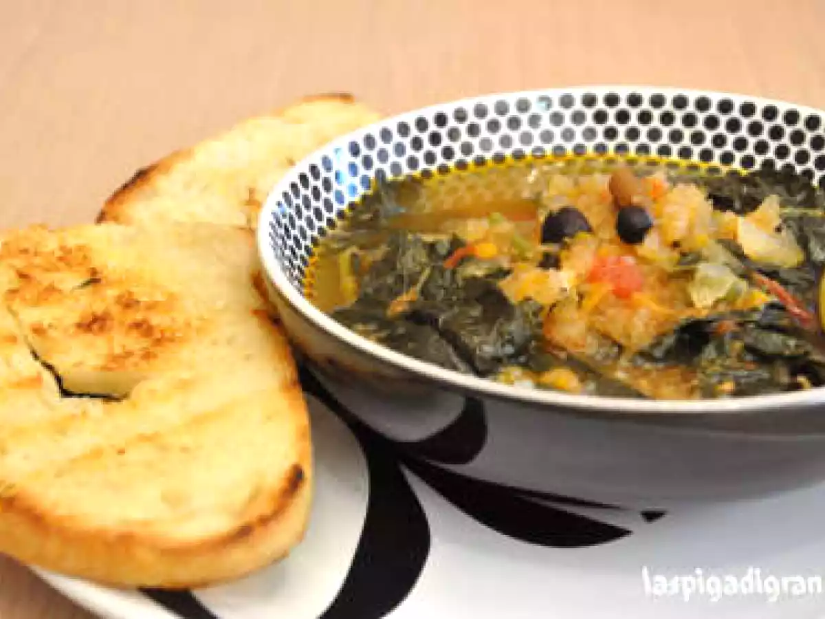 Zuppa di cavolo nero, sedano rapa e pioppini