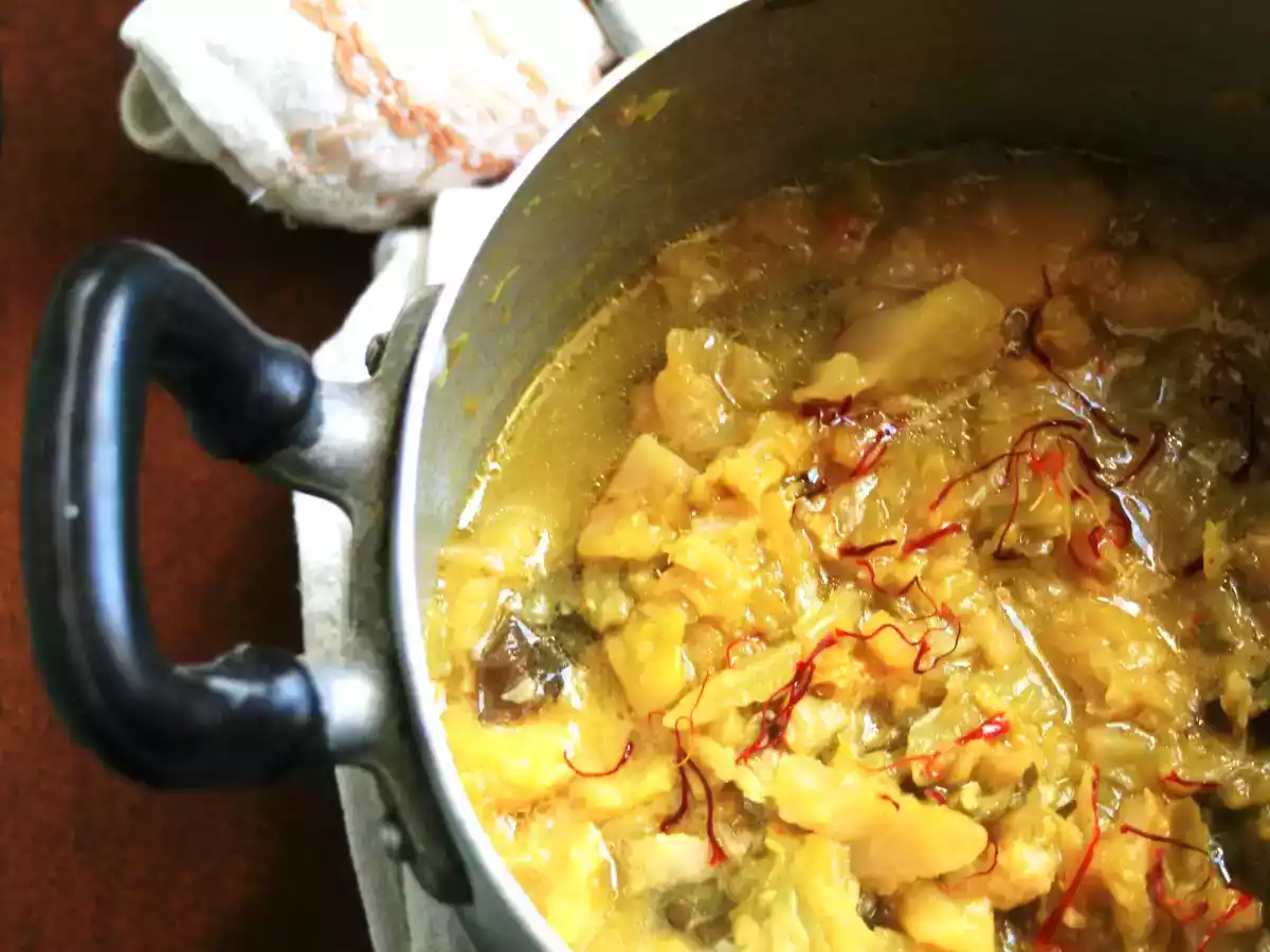 Zuppa di cavolo verza e patate novelle allo zafferano