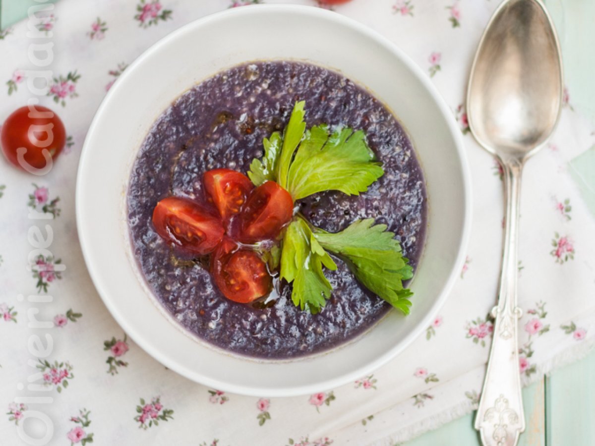 Zuppa di cavolo viola con quinoa real