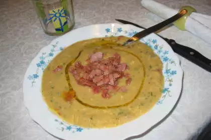 Zuppa di ceci con dadini di cotto