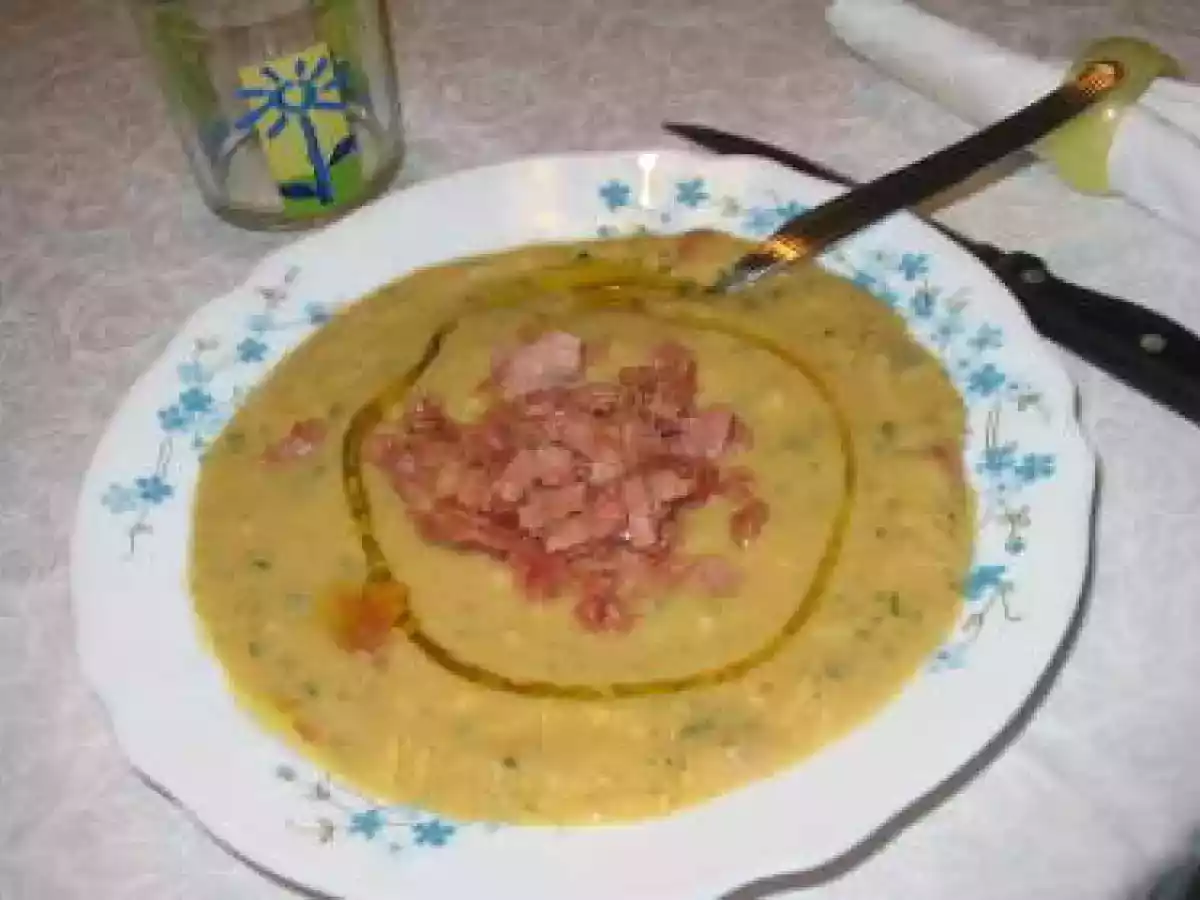 Zuppa di ceci con dadini di cotto