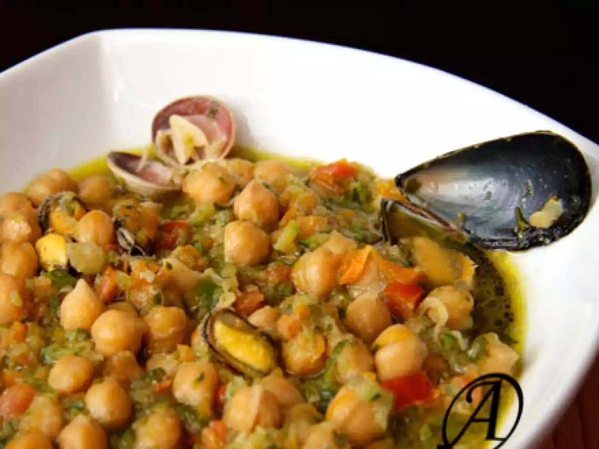 Zuppa di ceci con zucchine e cozze