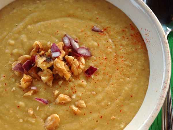 ZUPPA DI CECI CONDITA CON NOCI, TROPEA E PAPRIKA