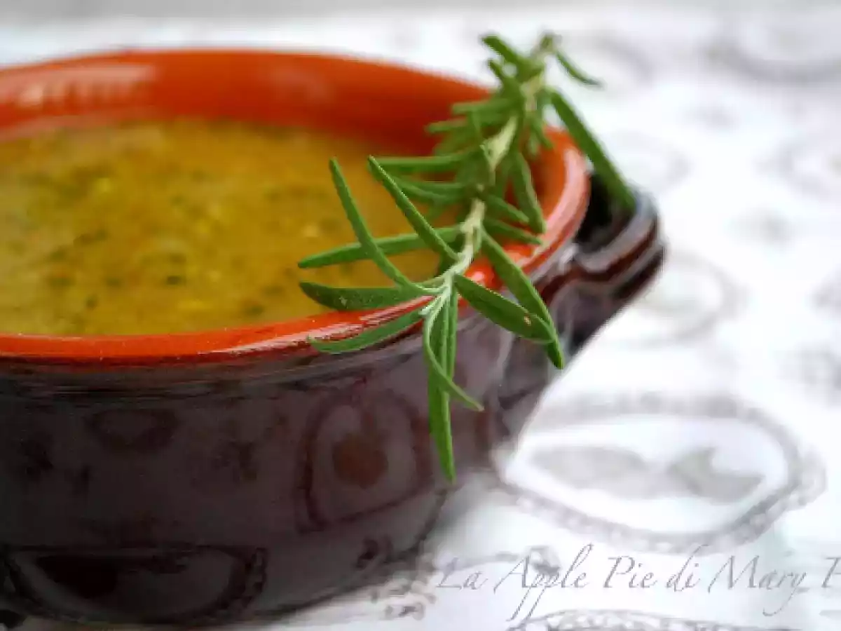 Zuppa di cicerchie e piselli secchi