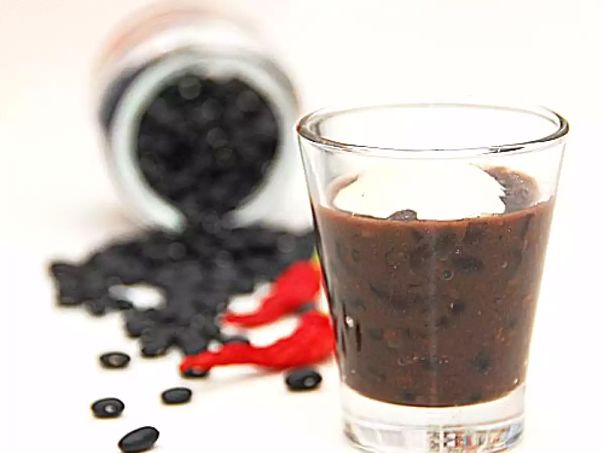 Zuppa di fagioli neri con chili e cumino - foto 2