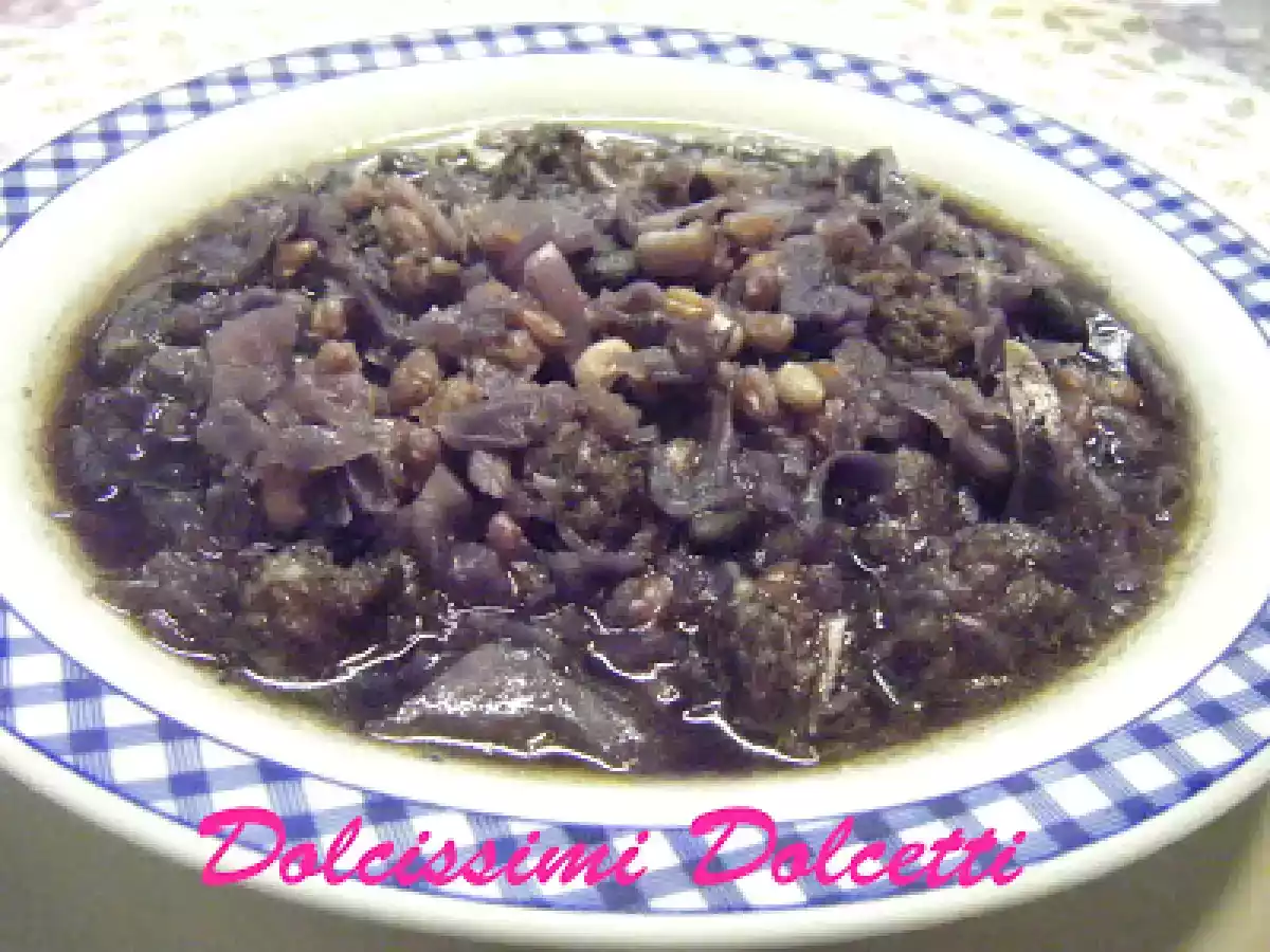 Zuppa di farro con fagioli, verza e salsiccia - foto 2