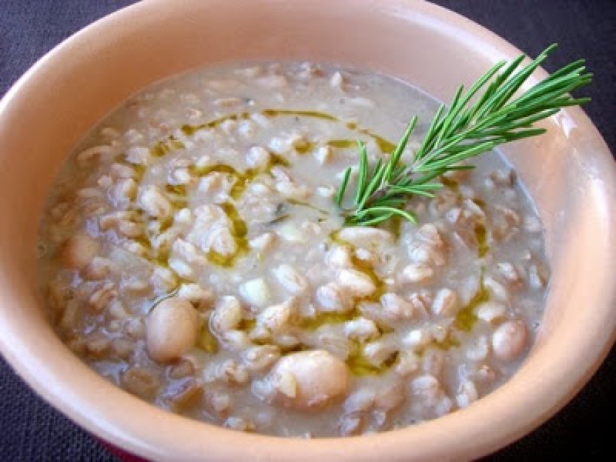 Zuppa di Farro, fagioli e salvia