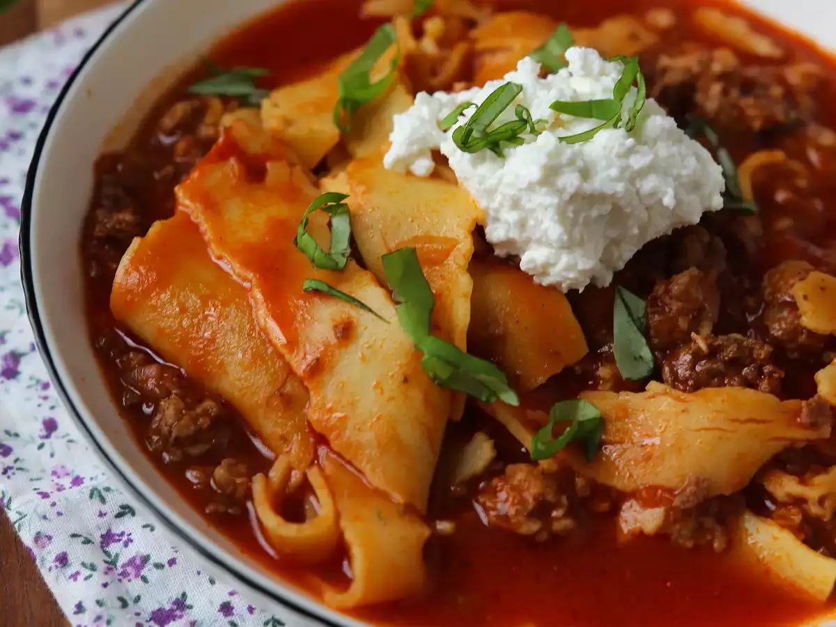 Zuppa di lasagne con carne, ricotta e parmigiano - foto 3