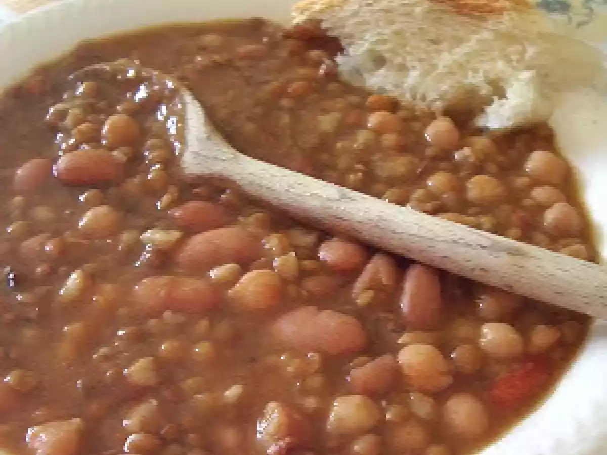 Zuppa di legumi e cereali.