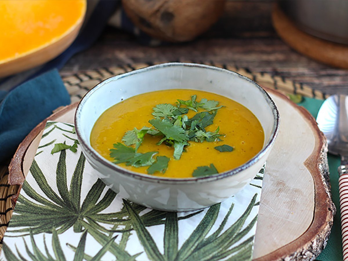 Zuppa di lenticchie corallo e zucca