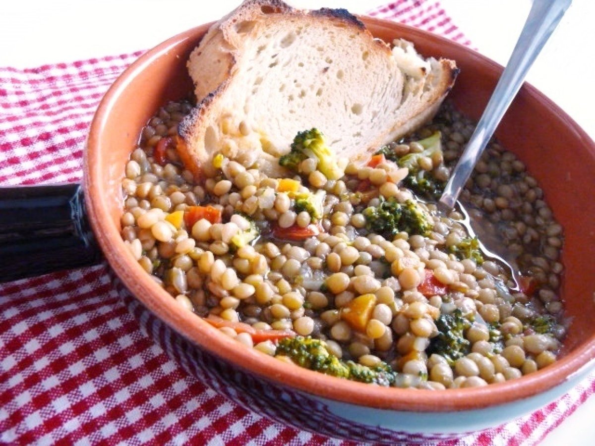 Zuppa di lenticchie e broccolo