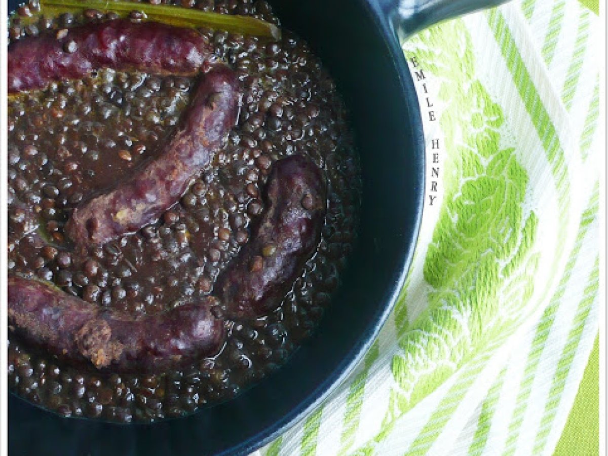Zuppa di lenticchie nere e cotechino