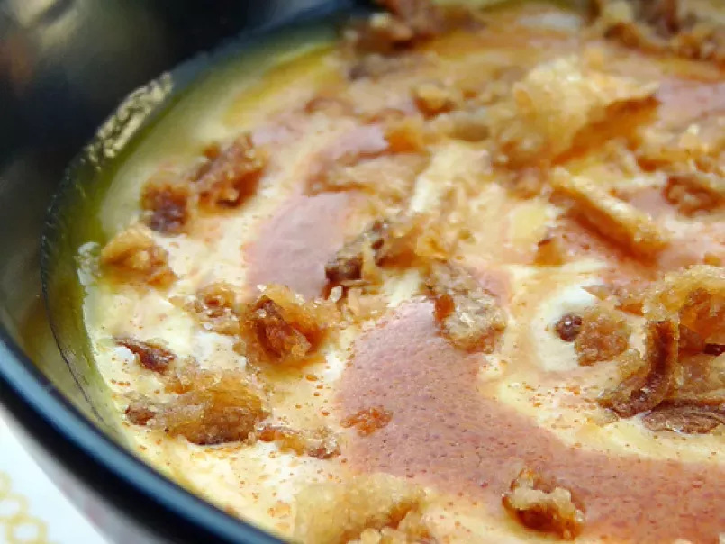 Zuppa di zucca con crema di chorizo e croccante di cipolle