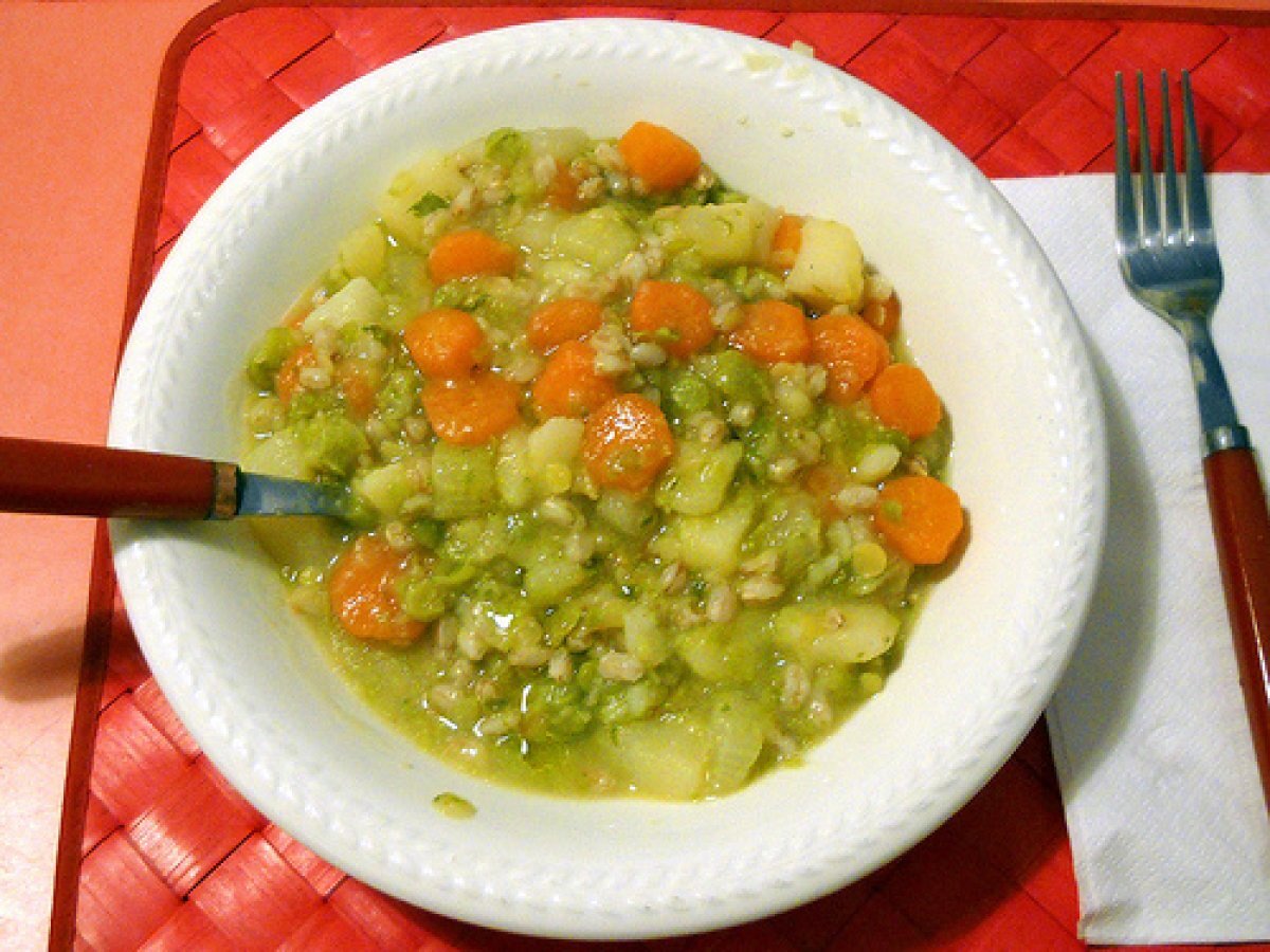 Zuppa fantasia e amicizia..con farro e legumi