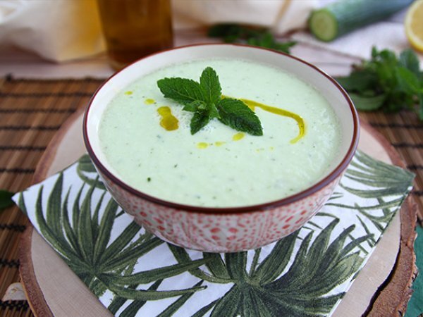Zuppa fredda di cetrioli e menta Zuppa fredda di cetrioli e menta