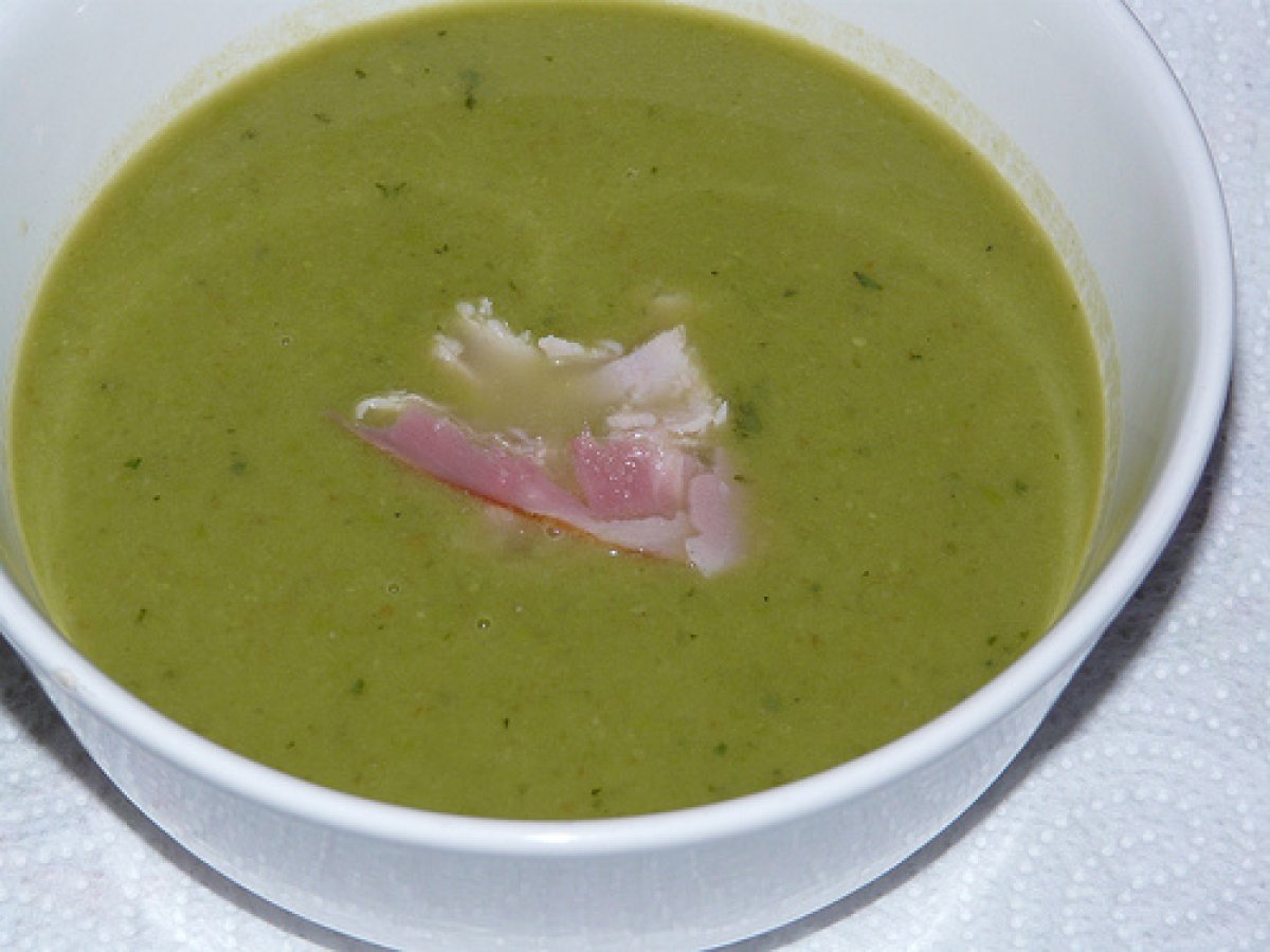 Zuppa fredda di piselli e menta