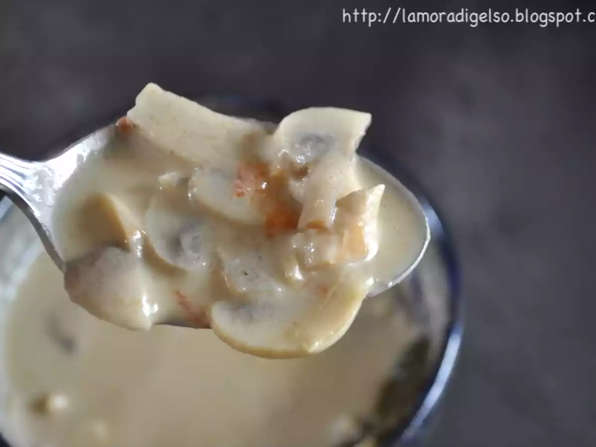 Zuppa Thai di pollo, citronella e funghi - foto 2