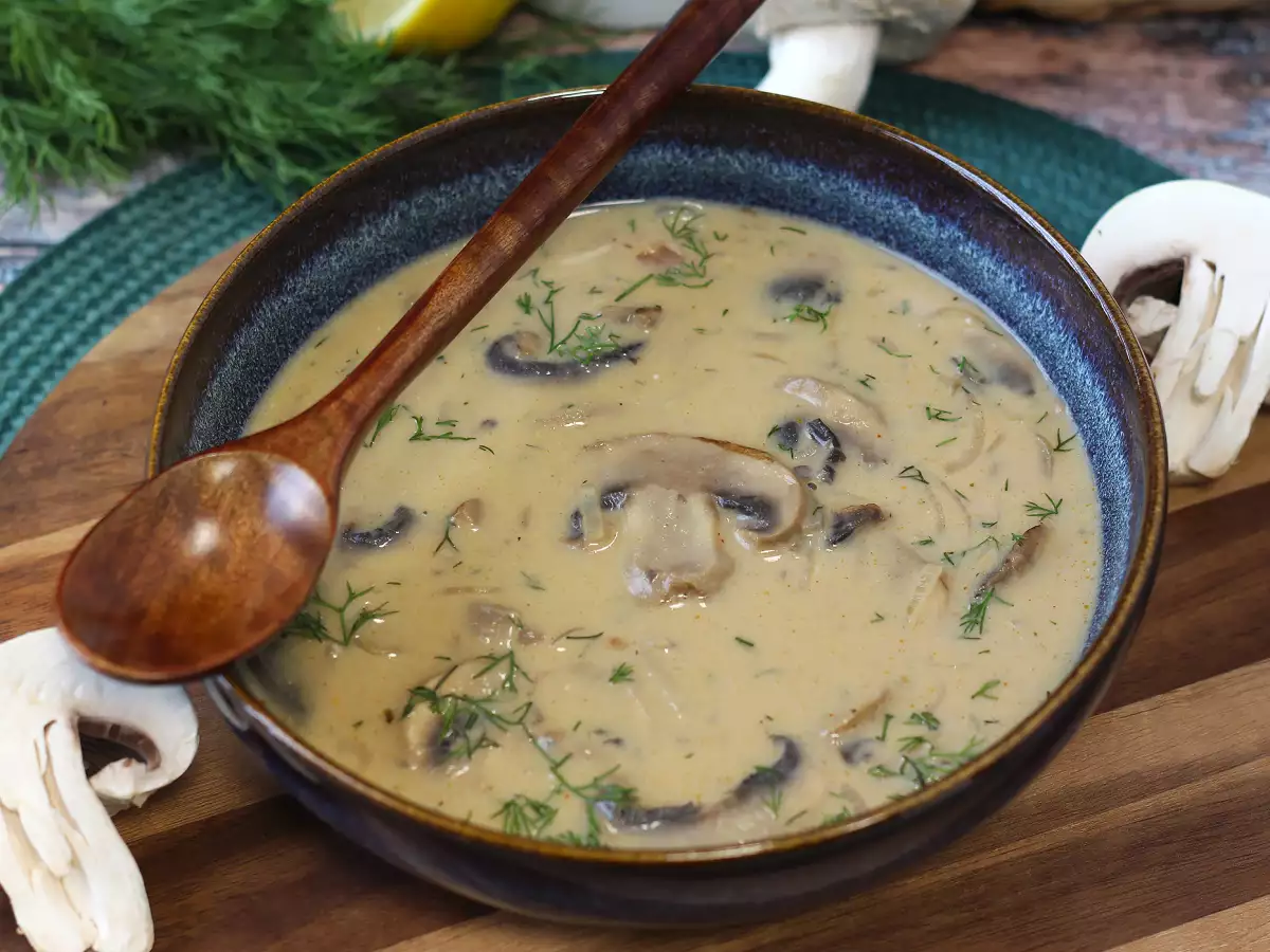 Zuppa ungherese ai funghi cremosa con paprika e aneto - foto 5
