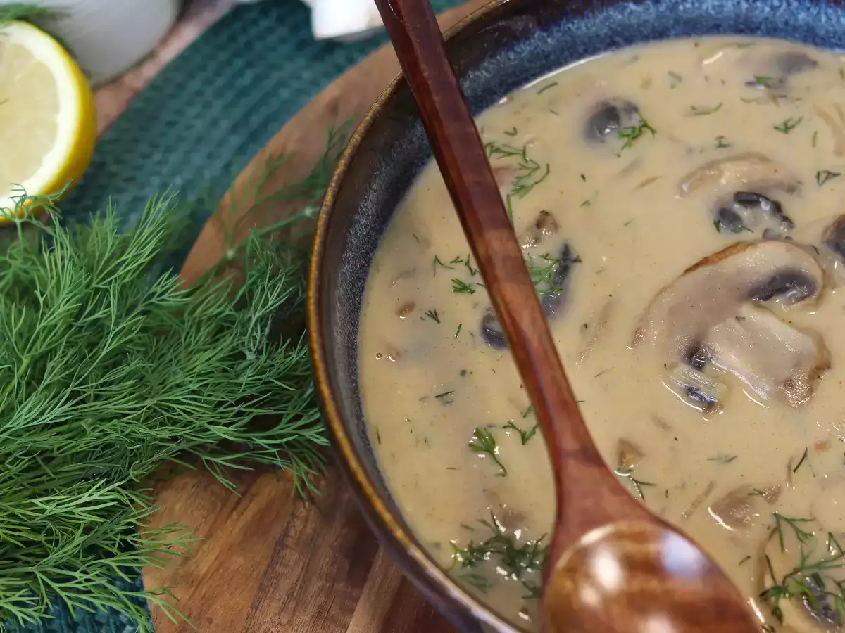 Zuppa ungherese ai funghi cremosa con paprika e aneto - foto 6