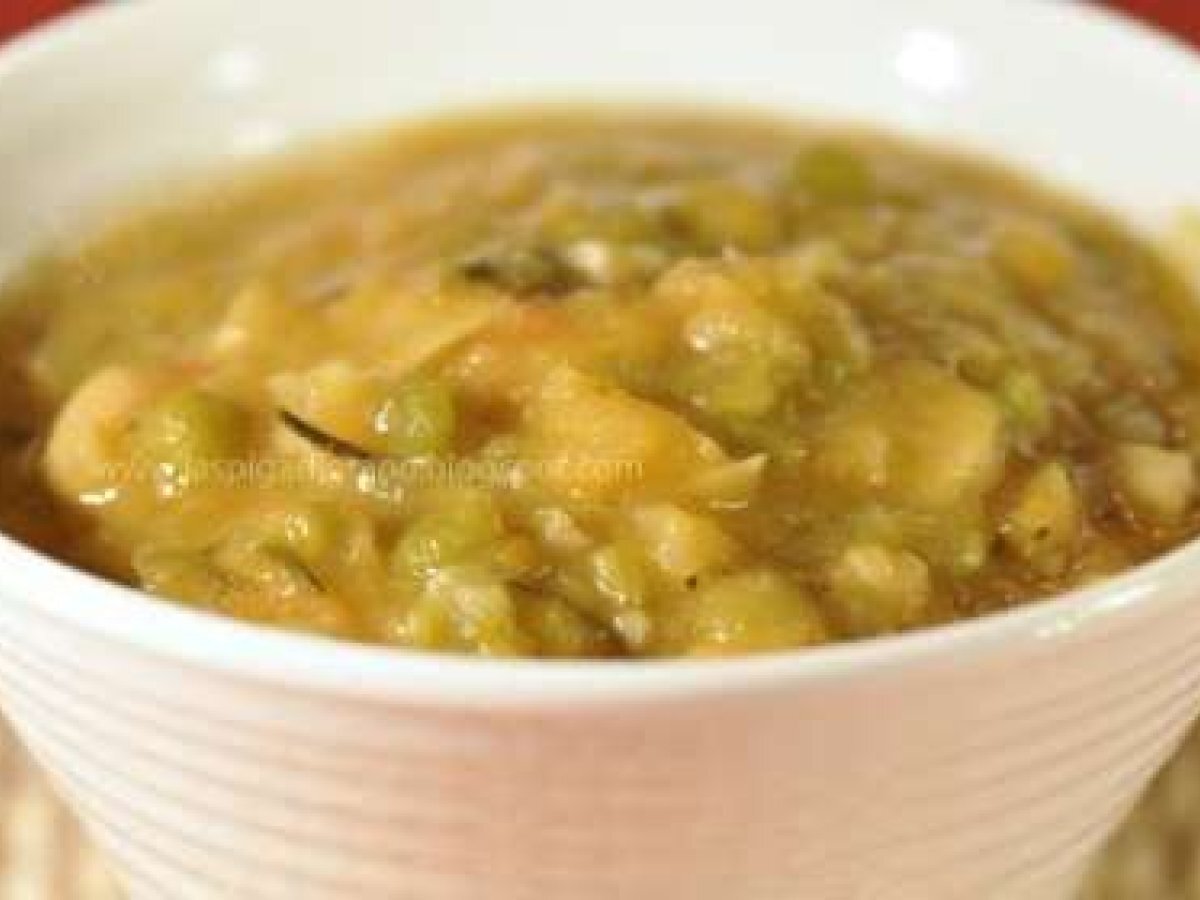 Zuppetta di fave, piselli ed erbe aromatiche