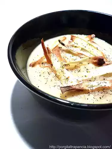 Zuppetta di pastinache con chips di pastinaca
